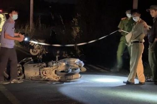 Xe máy văng xuống mương, 3 cô gái thương vong