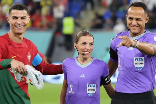 FIFA ra quyết định chưa từng có: 4 nữ trọng tài cùng xuất trận ở World Cup 2022
