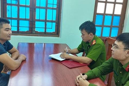 Kề rựa vào cổ hàng xóm rồi đánh đập vì mâu thuẫn tiền bạc