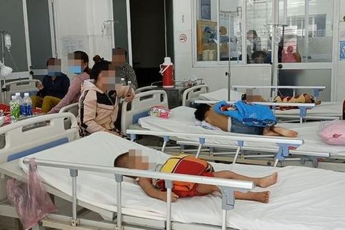 Phát hiện hàng loạt vi phạm ATVSTP tại cơ sở kinh doanh thức ăn nhanh khiến 10 học sinh ngộ độc tại Tây Ninh