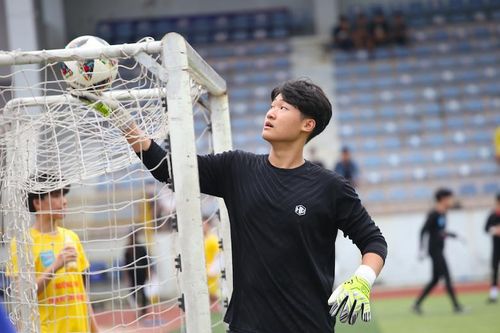 Thú vị cầu thủ cao nhất giải bóng đá học sinh THPT Hà Nội 2022