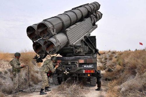 Nga lo ngại Thổ Nhĩ Kỳ cung cấp cho Ukraine pháo phản lực cỡ lớn T-300 Kasirga