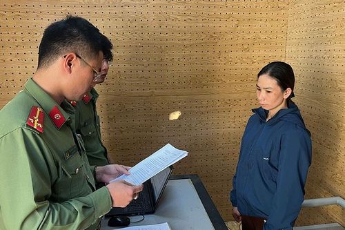 Lưu trữ viên trường cao đẳng lừa đảo xin việc chiếm đoạt hơn 5 tỷ đồng