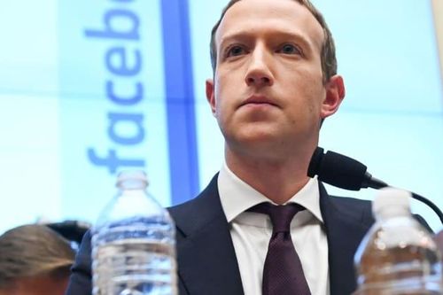 Sau Elon Musk, tới Mark Zuckerberg tấn công Apple