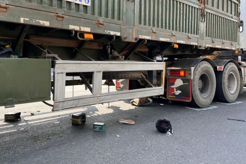 Nam sinh lớp 11 thiệt mạng sau cú va chạm xe container
