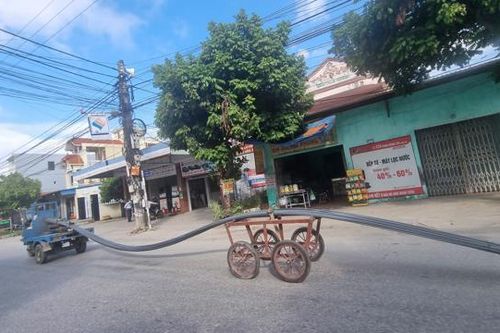 Xe tự chế ngang nhiên 'đánh võng' trên đường phố Hải Phòng