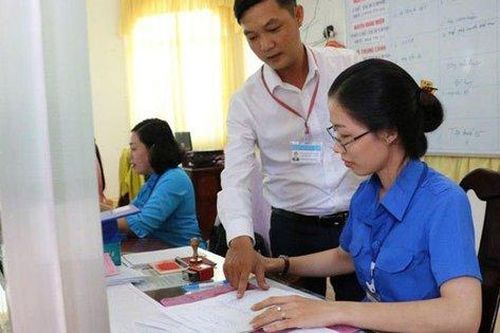 Công chức xã được hưởng phụ cấp kiêm nhiệm khi nào?
