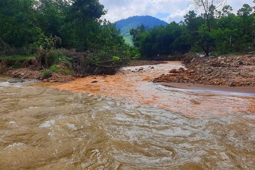 'Vàng tặc' phá nát Thác Trắng - Bồng Miêu: Có sự 'bảo kê' hay chính quyền bất lực? (Kỳ 3: Môi trường, sông, suối bị 'bức tử')