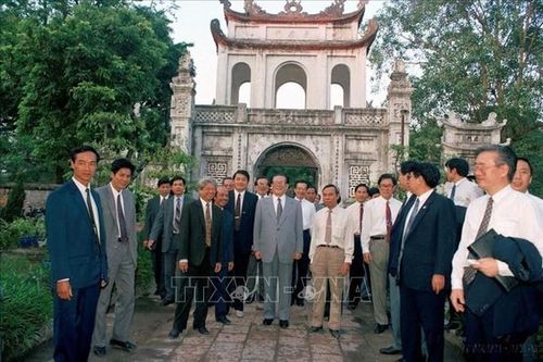 Nhìn lại chuyến thăm lịch sử đến Việt Nam của ông Giang Trạch Dân