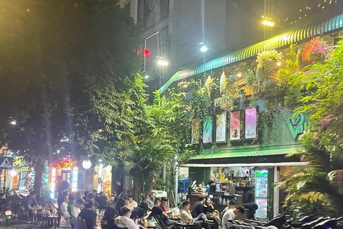 Hà Nội: Còn đâu vỉa hè dành cho người đi bộ?