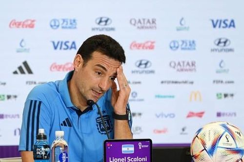 Rời sân lúc 2 giờ sáng, HLV Argentina chỉ trích FIFA: 'Chúng tôi bị loại thì tốt hơn'