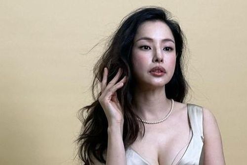 Vóc dáng Honey Lee sau khi sinh con