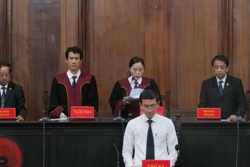 Cựu Giám đốc Bệnh viện Mắt TPHCM nhận 7 năm tù, 3 thuộc cấp được trả tự do tại tòa