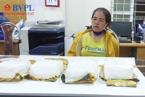 Người phụ nữ nhận vận chuyển thuê gần 1kg ma túy với giá 95 triệu đồng