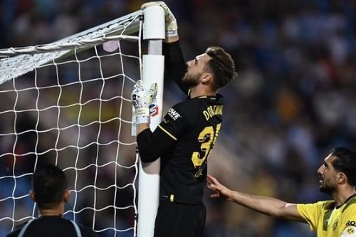 Dở khóc dở cười với sự cố khiến bóng đá Việt Nam 'muối mặt' trước Dortmund