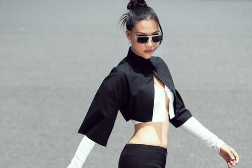 Hậu hôn nhân tan vỡ, Á hậu Hoàng Oanh tự tin diện đồ hở bạo khoe dáng 'cực cháy'