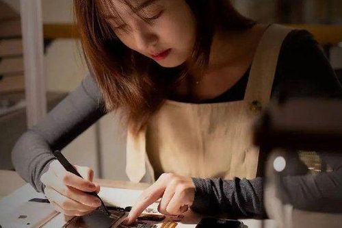 Cô gái 26 tuổi có thu nhập hơn 10 tỷ đồng/năm nhờ tháo dỡ điện thoại cũ