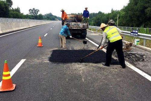 Đề xuất tăng vốn bảo trì đường bộ năm 2023 lên gần 12.000 tỷ đồng
