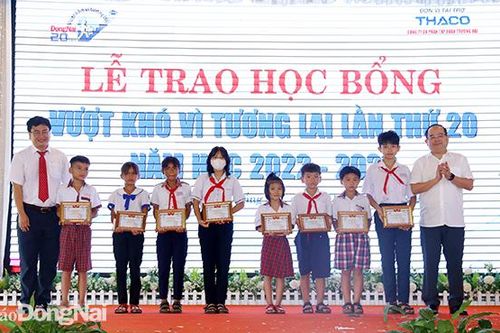 Vượt khó vươn lên