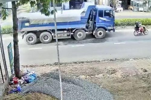 Nữ sinh lớp 8 tử vong sau va chạm với xe tải