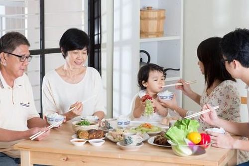 Tuyệt chiêu giúp bé hứng thú hơn khi ăn dặm