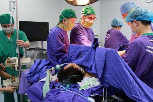 Chạy đua với thời gian, bác sĩ cứu nam thanh niên nhảy cầu Bãi Cháy từ cõi chết trở về