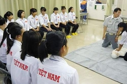 Người lao động đi làm việc ở nước ngoài được hỗ trợ chuyển đổi nghề