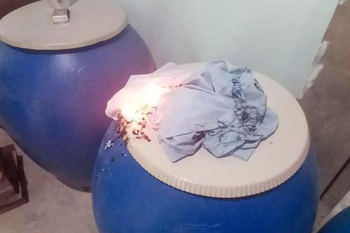 Nhiều đồ vật trong một gia đình ở Hậu Giang tự bốc cháy