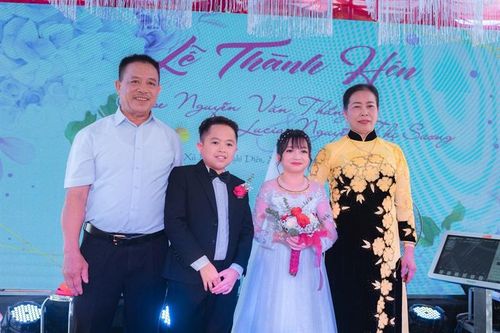 Cái kết có hậu của cặp đôi tí hon