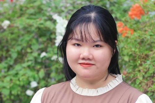 Nữ sinh nhận hai bằng thủ khoa từng trượt nguyện vọng 1