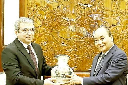 Chủ tịch nước Nguyễn Xuân Phúc tiếp các Đại sứ trình Quốc thư