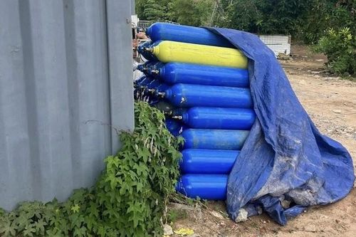 Đà Nẵng: Liên tiếp phát hiện các kho khí cười ở các bãi đất trống