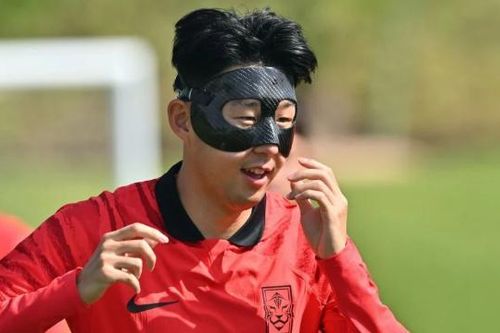 Báo Hàn Quốc khiêu khích Ronaldo, đặt niềm tin vào Son Heung Min