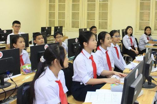 Thầy trò thỏa sức sáng tạo với câu lạc bộ ngoại ngữ