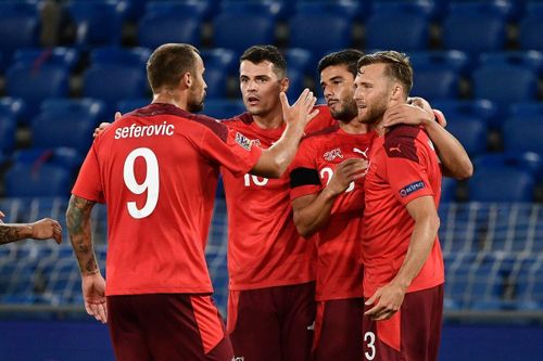 Siêu máy tính dự đoán bất ngờ về trận Serbia - Thụy Sĩ