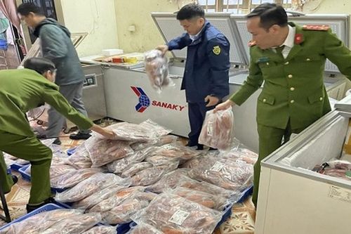 Hà Nội liên tiếp phát hiện thực phẩm, bánh kẹo không rõ nguồn gốc