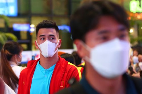 Tuyển Việt Nam gặp trục trặc di chuyển vì thời tiết xấu