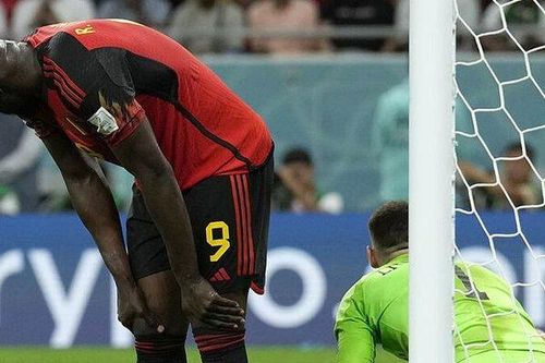 Lukaku đấm vỡ cabin ở khu huấn luyện trong ngày Bỉ bị loại khỏi World