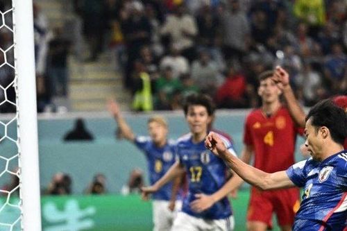 Nhật vào vòng 1/8 World Cup nhờ bàn thắng gây tranh cãi được công nhận