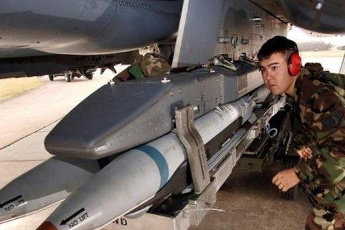 GBU-39B: Vũ khí tấn công chính xác cao vô cùng lợi hại của Mỹ