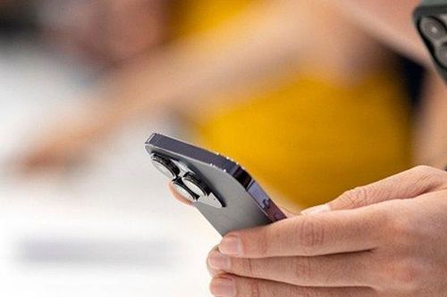 iPhone 14 Pro Max 'độc lạ' có màn hình cong giống điện thoại Galaxy