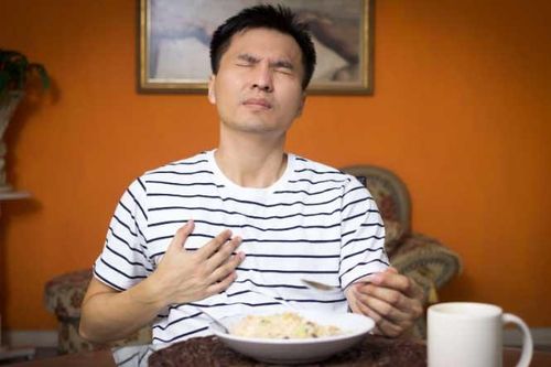 4 bất thường khi đang ăn có thể là dấu hiệu cảnh báo ung thư