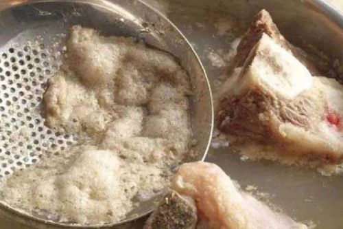 Chuyên gia lý giải có 3 loại bọt cần vớt bỏ, 3 loại nên giữ lại ăn vì tốt cho sức khỏe