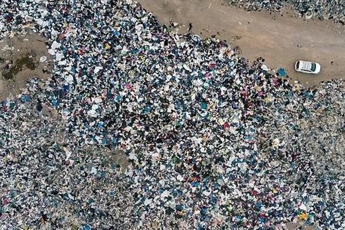 Sa mạc Atacama biến thành bãi rác khổng lồ