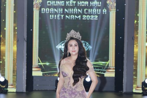 Hoa hậu Thiện nguyện Lý Kim Ngân ngồi ghế nóng đêm chung kết Hoa hậu Doanh nhân Châu Á Việt Nam 2022