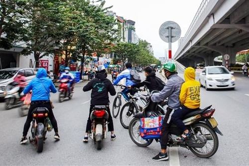 Khi người dân liều lĩnh ngược chiều về nhà