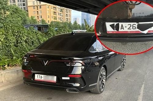 Sợ phạt nguội, tài xế ô tô tỉnh vào Thủ đô mang decan che biển số
