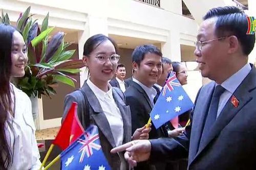 Chủ tịch Quốc hội gặp cộng đồng người Việt tại Australia