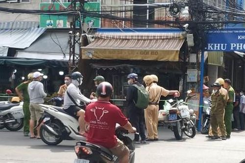 2 thanh niên cầm hung khí bỏ chạy, bị tai nạn khiến 4 người nhập viện