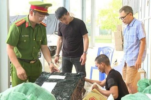 Trong một tuần Công an bắt 2 xe đầu kéo chở hàng lậu của cùng 1 công ty